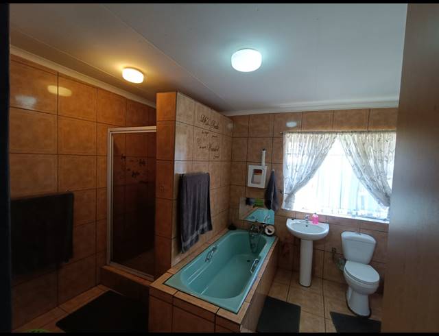 3 BEDROOM HOUSE FOR SALE IN VANDERBIJLPARK CW 5